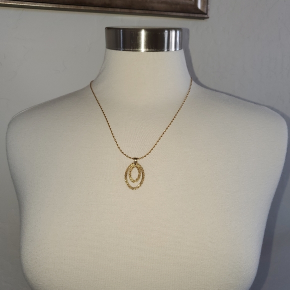Large 14k Gold Rope Design Pendant - Picture 9 of 11
